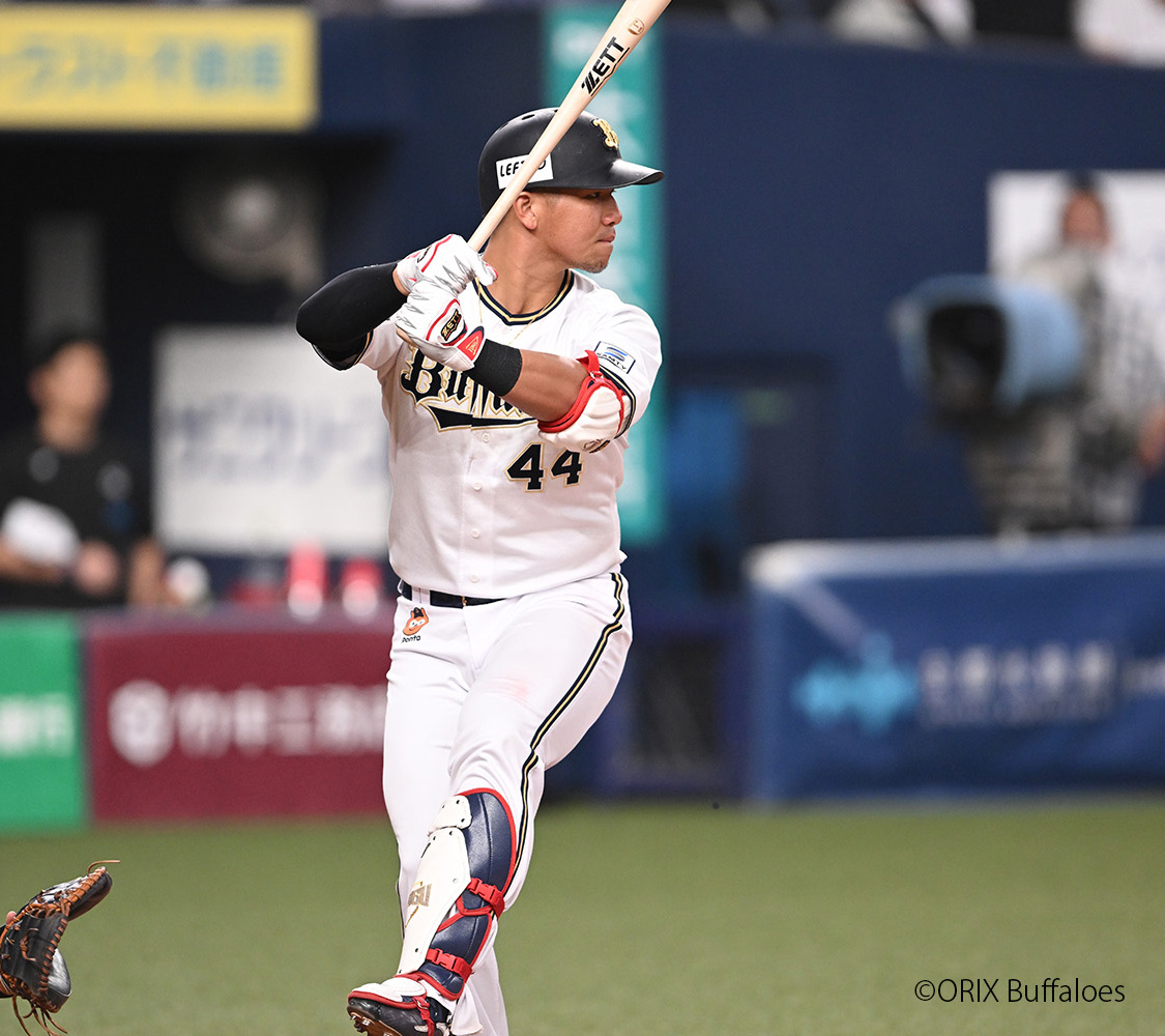 オリックス・バファローズ 頓宮 裕真選手・中川 圭太選手、 東北楽天 